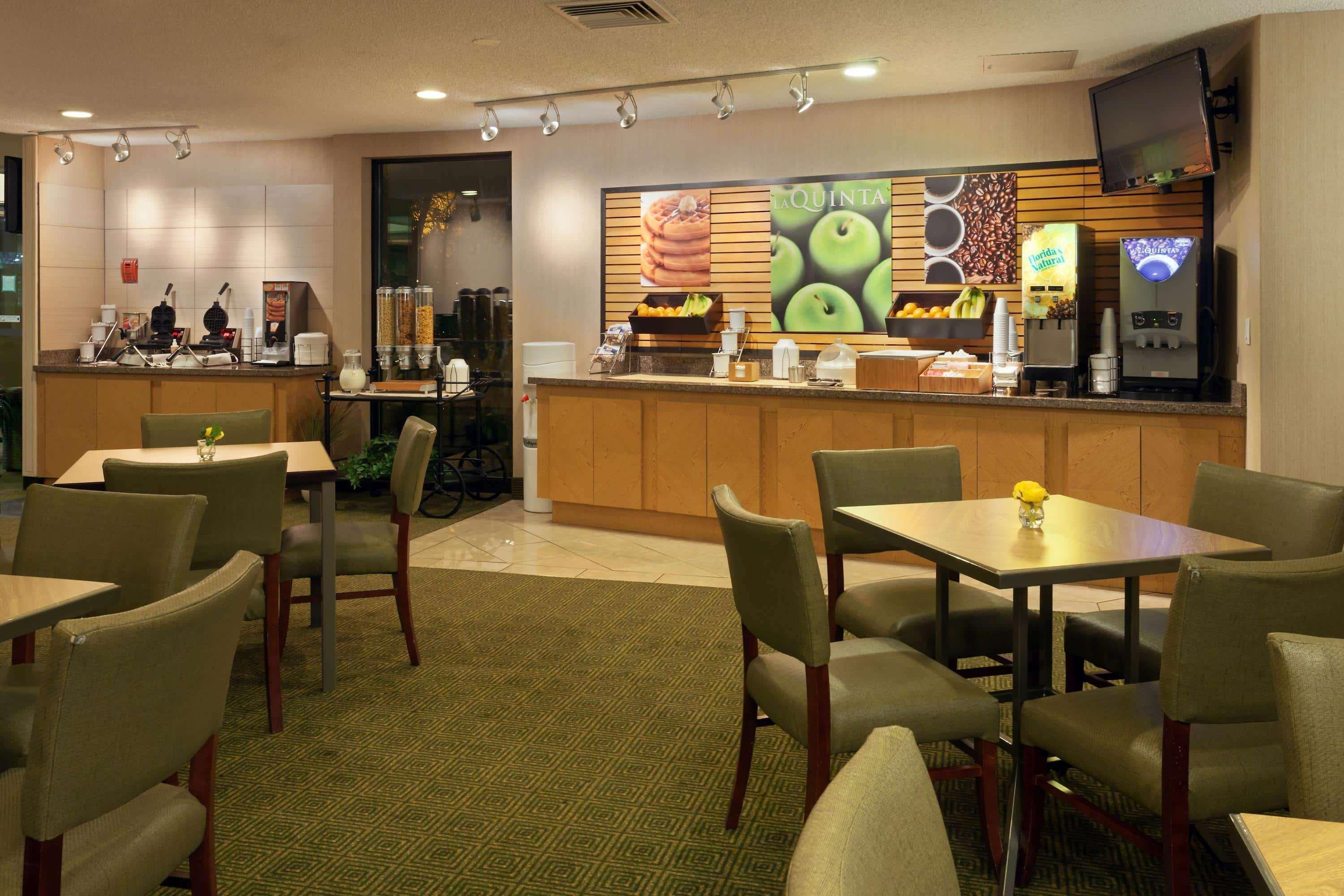 La Quinta By Wyndham Seattle Sea-Tac Airport Hotel Сиатак Екстериор снимка
