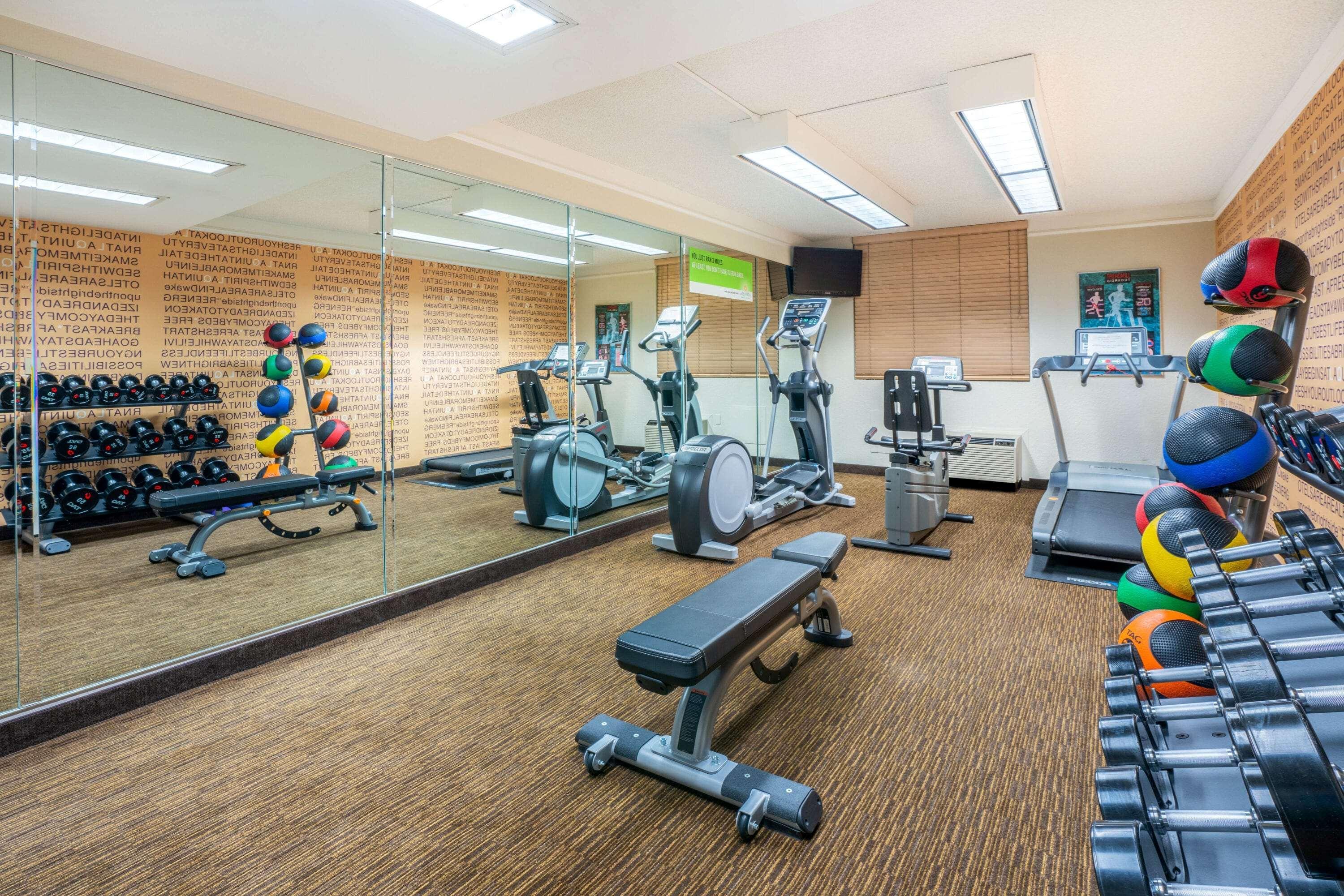 La Quinta By Wyndham Seattle Sea-Tac Airport Hotel Сиатак Екстериор снимка